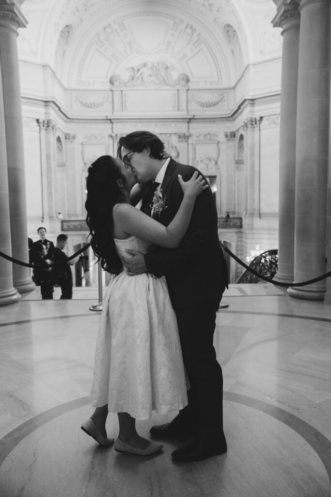 Couple kissing in San Francisco City Hall rotunda, SF elopement photographer Rose Freedman